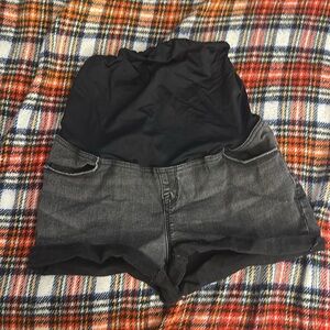Ingrid and Isabel sz 10 maternity shorts